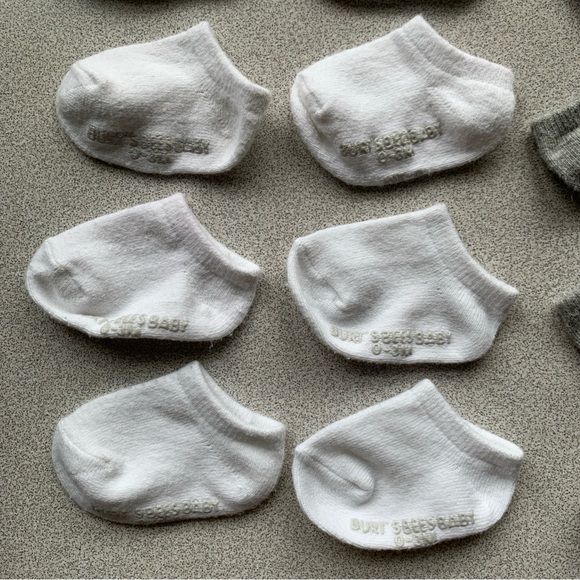 Burt's Bees Baby White and Gray Socks 12 Pairs 0-3 Mos - Picture 8 of 12